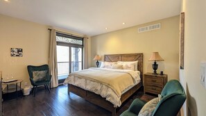 Luxury-Zimmer, 1 King-Bett, Flussblick | 1 Schlafzimmer, hochwertige Bettwaren, individuell dekoriert