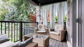 Luxury Room, 1 King Bed, River View | Terrace/patio