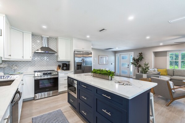 Fridge, microwave, oven, stovetop - *Stunning New listing* Location! Complete renovation/lush yard. King beds (Fort Myers)