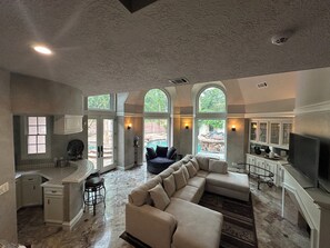 Smart TV, fireplace, DVD player, books