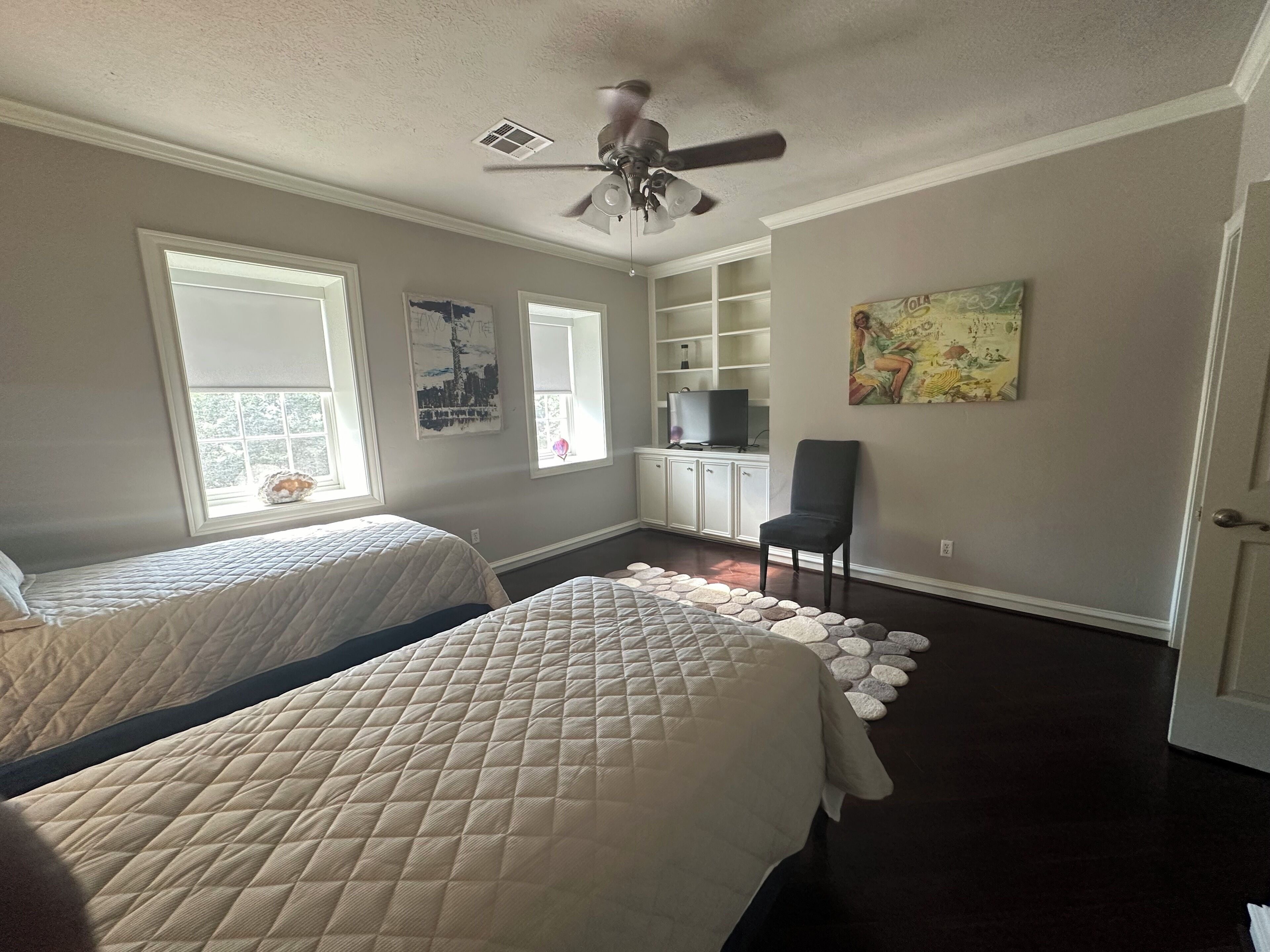 Golf Course Estate with 5 bedrooms and WiFi, AC in enjoyable Houston