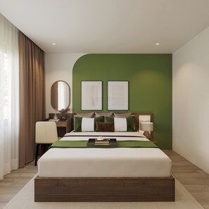 Een moderne hotelkamer met een groot bed, groene accentmuren, een bureau met stoel, en twee ingelijste kunstwerken aan de muur.