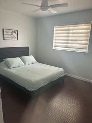 3 bedrooms, WiFi, bed sheets - Beautiful 3-bedroom home centrally  located literally 10-15 min. All directions  (Warren)