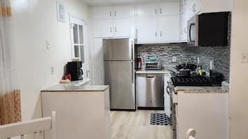 Microwave, oven, stovetop, cookware/dishes/utensils