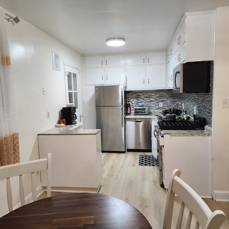 Microwave, oven, stovetop, cookware/dishes/utensils. Convenient/family friendly home with yard driveway