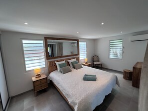 2 bedrooms, iron/ironing board, WiFi, bed sheets - Cozy 2bedroom house with amazing view to Pinel island &pool, 2min from the beach (Cul-de-Sac)