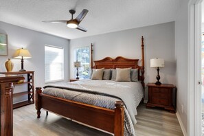 6 bedrooms, iron/ironing board, WiFi, bed sheets