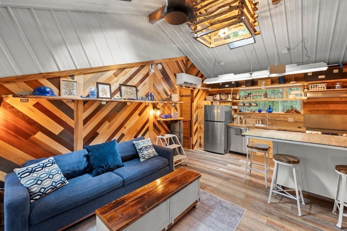 TV, fireplace, DVD player, books