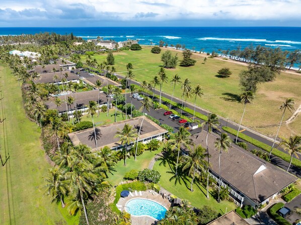An aerial view of a resort with multiple buildings, a swimming pool, and a beachfront. - New Remodeled Kauai Escape! 1 bed 1 bath condo in charming Kapaʻa with WiFi, AC (Kapaʻa)