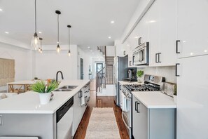 Fridge, microwave, oven, stovetop - Your Modern Chic Stylish Retreat (Ottawa)