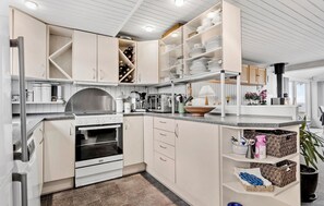 Fridge, stovetop, dishwasher, coffee/tea maker - 2 bedroom awesome home in Otterup (Otterup)