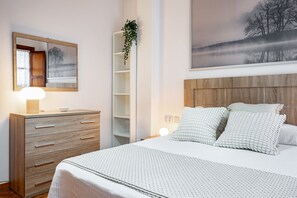 3 bedrooms, iron/ironing board, free WiFi, bed sheets - Appto. Isalba Llanes (Llanes)