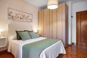 3 bedrooms, iron/ironing board, free WiFi, bed sheets