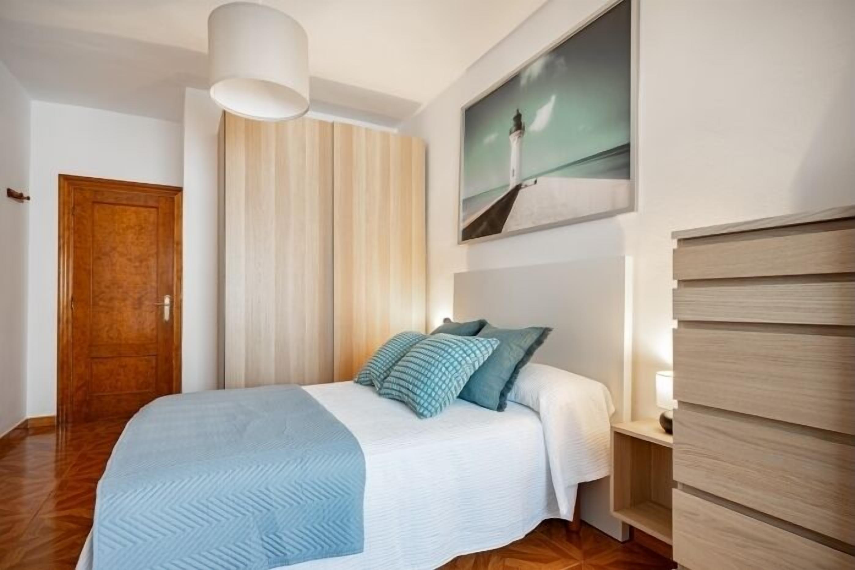 3 bedrooms, iron/ironing board, internet