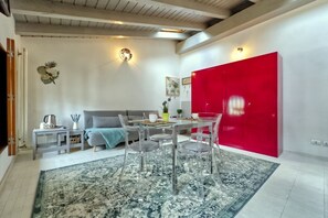 Dining - GuestHost - Wonderful apartment of 30 sqm located on the third floor of a period building with elevator (one step to access), perfect for 4 guests.The accommodation is located on the outskirts of the city center of Vicenza, close to all major places of i (Vicenza)