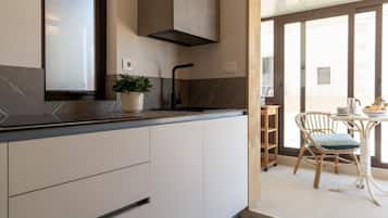 Frigorifero, forno, piano cottura, lavastoviglie