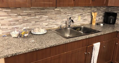 Charming 2-bedroom basement Apartment with AC and WiFi in terrific Aurora