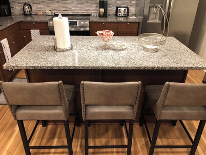 Charming 2-bedroom basement Apartment with AC and WiFi in terrific Aurora