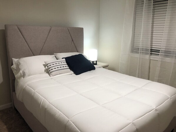 2 habitaciones, tabla de planchar con plancha, wifi y ropa de cama 