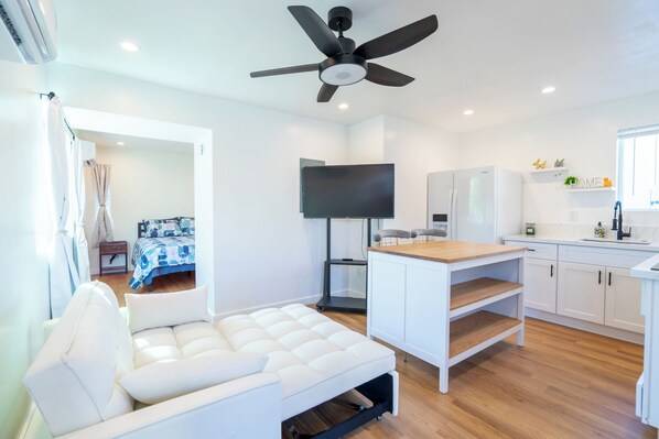 1 habitación, tabla de planchar con plancha, wifi gratis y ropa de cama 