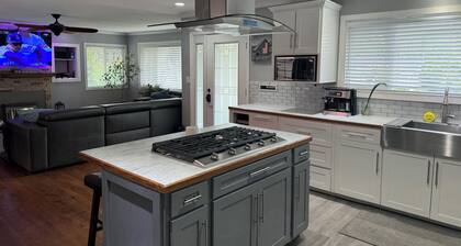 Desert Oasis with in ground pool, 4 bedrooms, 3 baths in the heart of Yakima!