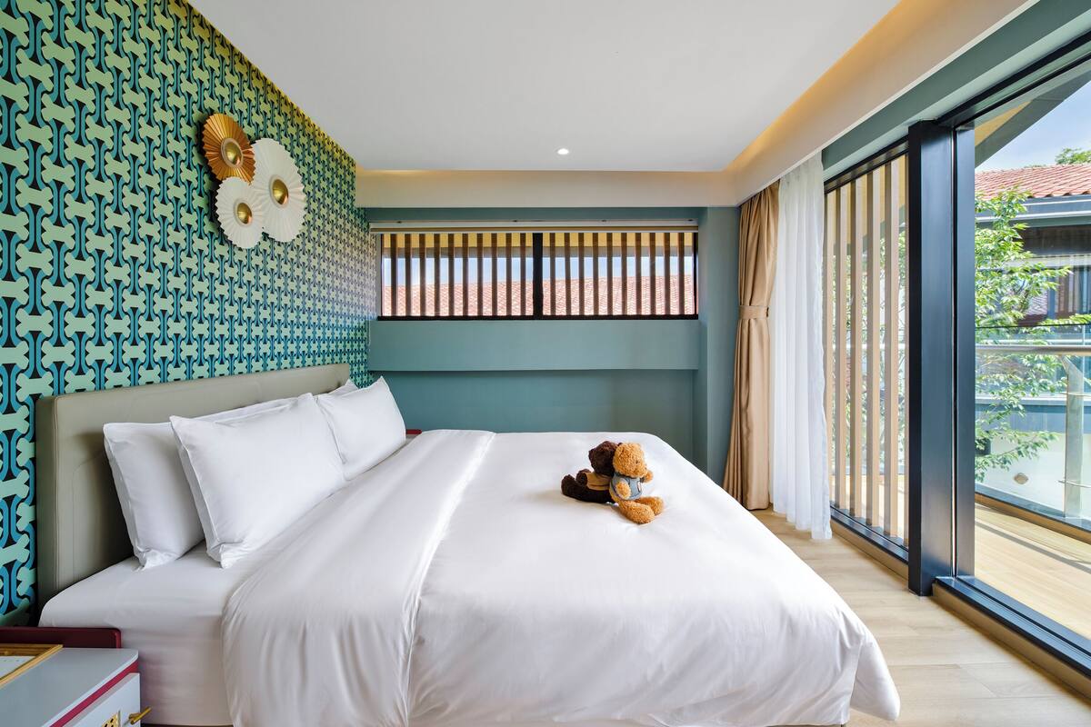 Classic Double Room | 2 bedrooms, down duvets, pillow-top beds, free minibar items