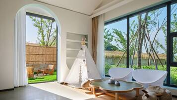 غرفة سوبيريور مزدوجة أو بسريرين منفصلين | 2 عدّة غرف نوم وألحفة محشوة بالريش وأسرّة بطبقة علوية مريحة