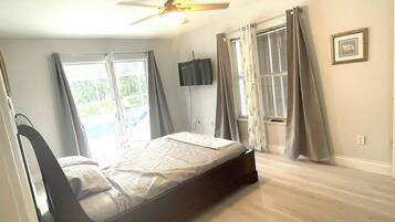 4 bedrooms, iron/ironing board, free WiFi, bed sheets