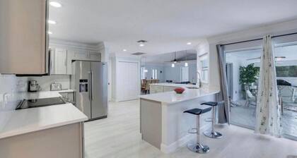 Naples lg. families Paradise only min. From Naples white sandy beaches