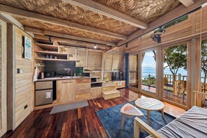 Mini-fridge, microwave, stovetop, electric kettle - Lumbung Loft Villas in El Nido (El Nido)