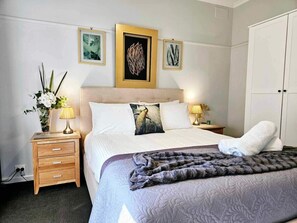 3 bedrooms, desk, iron/ironing board, WiFi