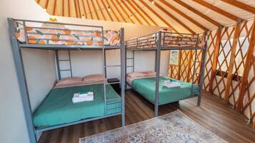 5 habitaciones y ropa de cama