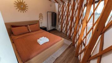 5 bedrooms, bed sheets