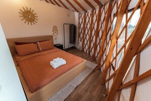 5 bedrooms, bed sheets