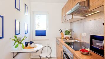 Kühlschrank, Mikrowelle, Ofen, Geschirrspüler