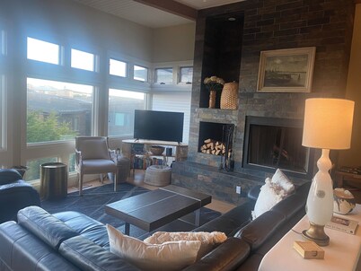 Delightful 3-bedroom condo in Bandon with free WiFi - Close to Beach!!