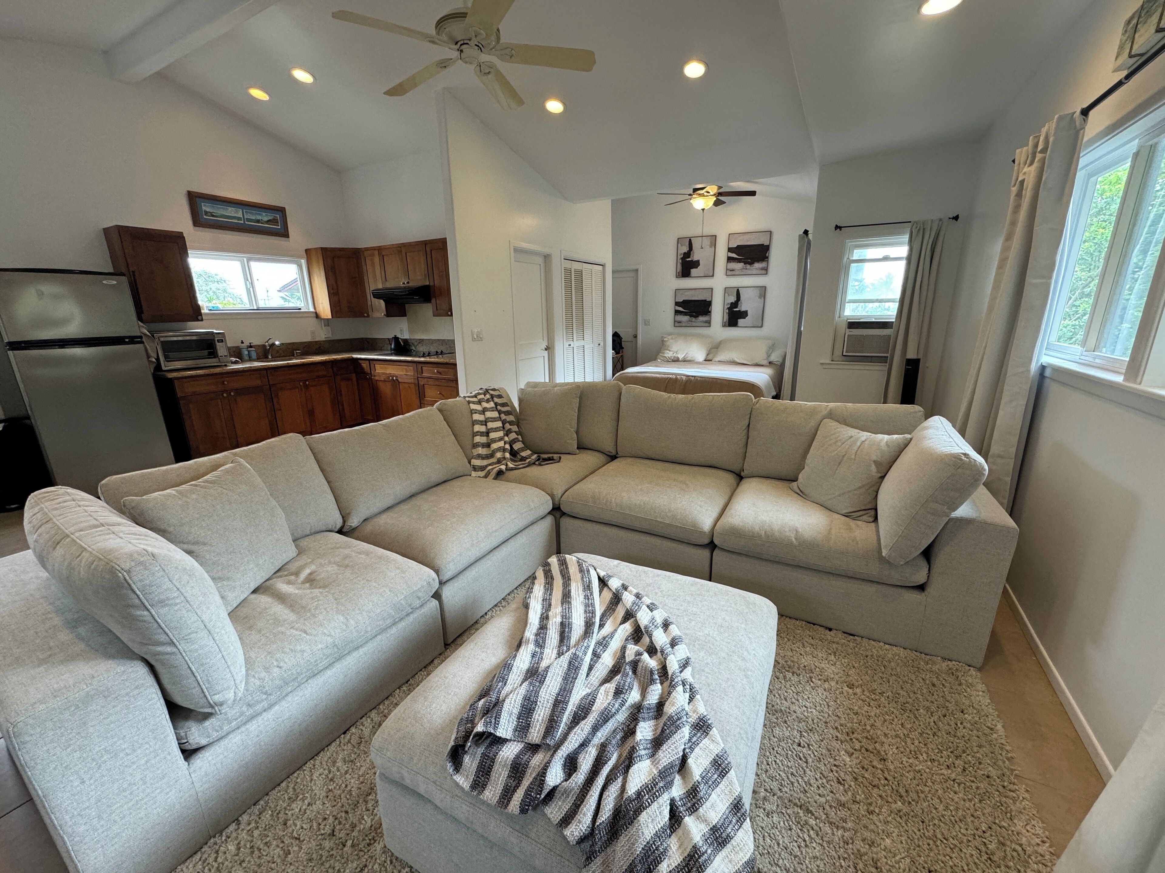 Private Studio - 4 minute walk to Lanikai Beach!