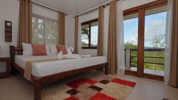 Deluxe Cabin, 1 King Bed, Bay View, Mountainside | In-room safe, free WiFi, bed sheets