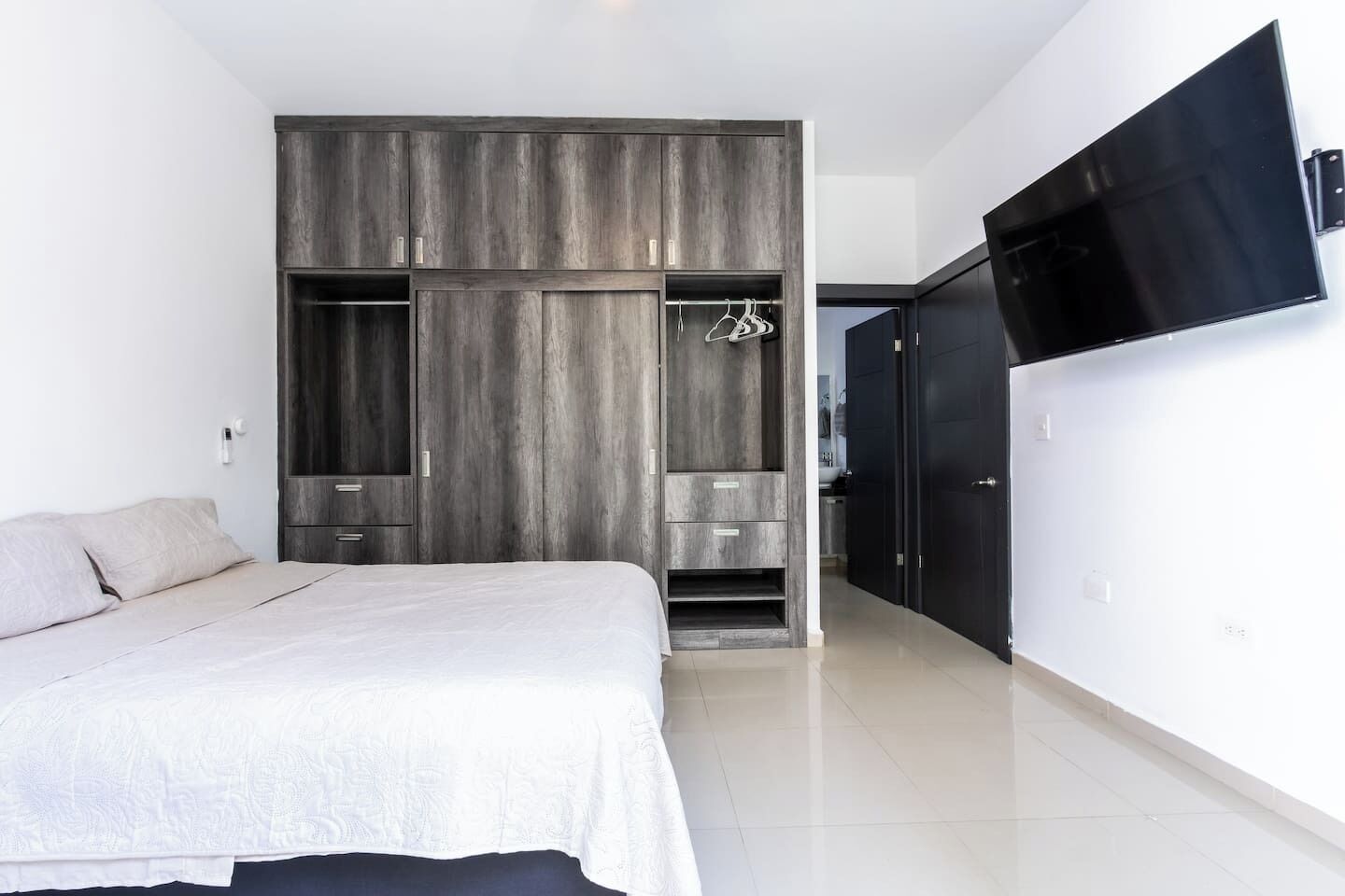 2 makuuhuonetta, Wi-Fi, vuodevaatteet