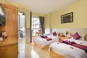 Panoramic Quadruple Room, City View