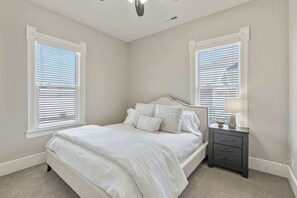 3 soverom, strykejern/-brett, reiseseng for barn og wi-fi