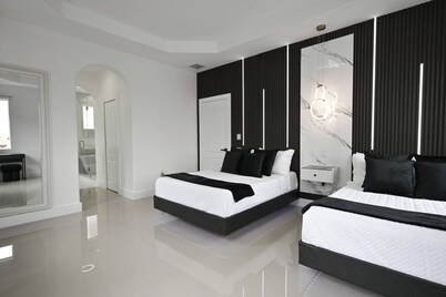 LuxOasis Getaway Heated Pool/ Minigolf/Beach/Chess
