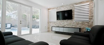 LuxOasis Getaway Heated Pool/ Minigolf/Beach/Chess