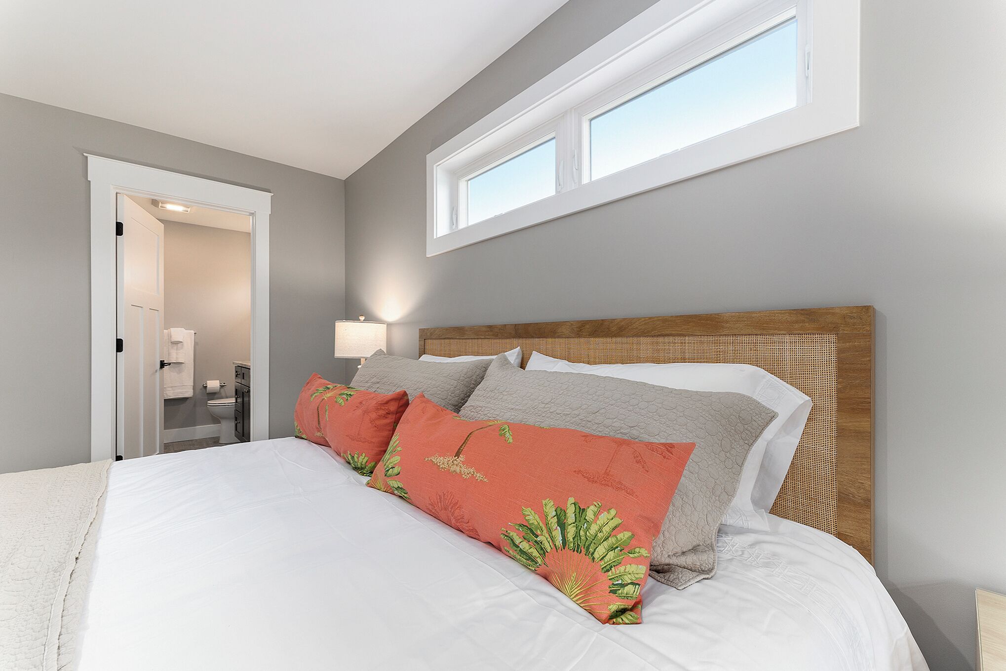 Luxury Condo, 2 Bedrooms, Balcony, Garden View