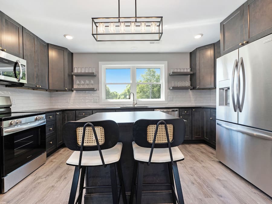 Full-sized fridge, microwave, stovetop, dishwasher