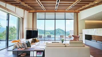 3 habitaciones, minibar, decoración personalizada y muebles diferentes