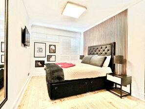 3 habitaciones, tabla de planchar con plancha, cuna de viaje y wifi 