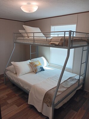 3 bedrooms, iron/ironing board, free WiFi, bed sheets