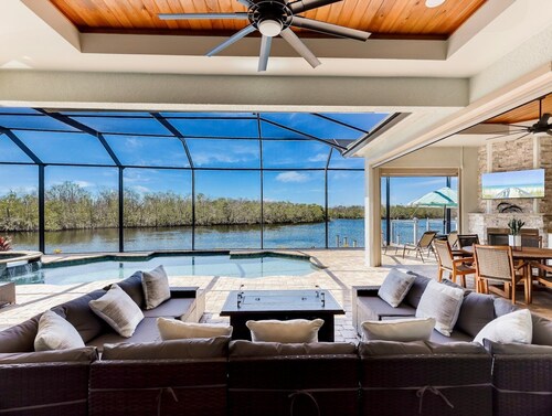 Luxurious Vacation Retreat with Direct Gulf Access NEW!