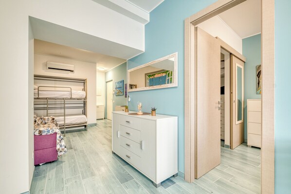 1 bedroom, bed sheets